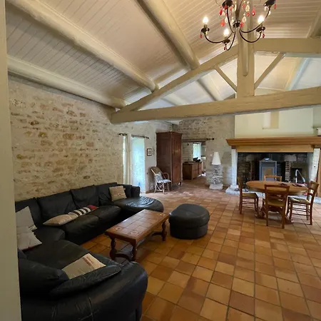 Prázdninový dům Charmante Maison Charentaise *